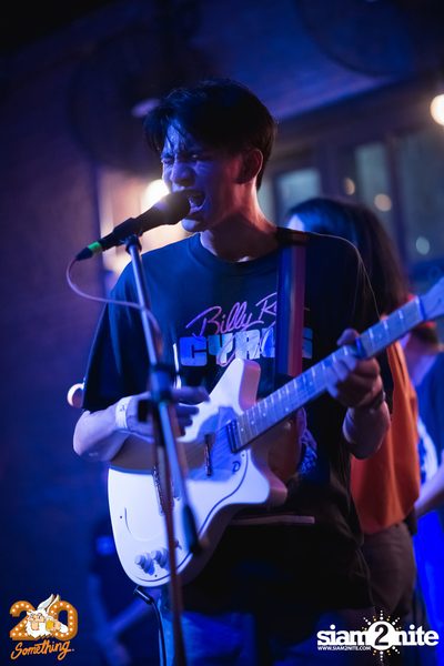 Phum Viphurit at 20Something Bar — photo 23