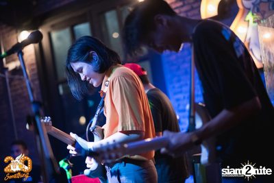 Phum Viphurit at 20Something Bar — photo 24