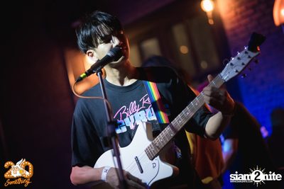 Phum Viphurit at 20Something Bar — photo 26
