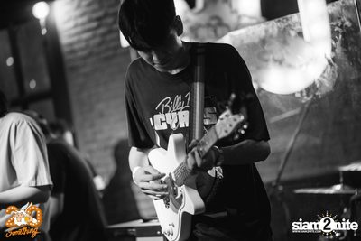 Phum Viphurit at 20Something Bar — photo 27