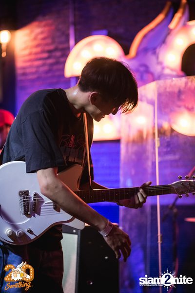 Phum Viphurit at 20Something Bar — photo 28