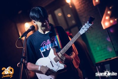 Phum Viphurit at 20Something Bar — photo 32
