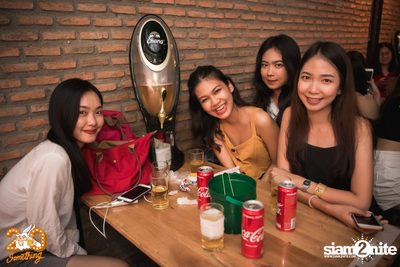 Phum Viphurit at 20Something Bar — photo 33