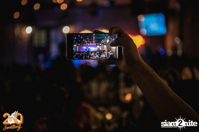 Phum Viphurit at 20Something Bar — photo 34