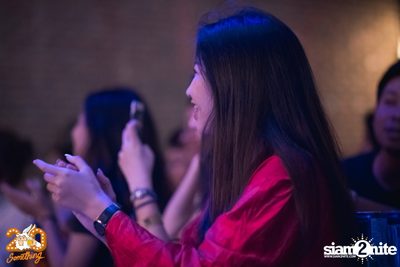 Phum Viphurit at 20Something Bar — photo 42
