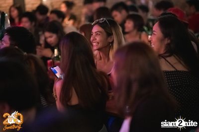 Phum Viphurit at 20Something Bar — photo 45