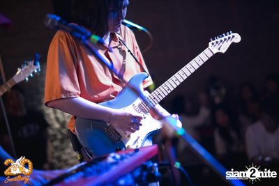 Phum Viphurit at 20Something Bar — photo 49