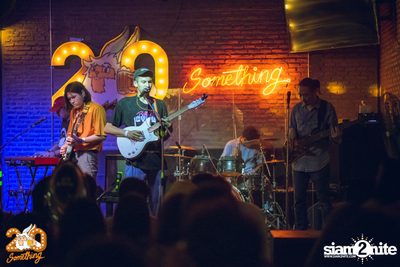 Phum Viphurit at 20Something Bar — photo 54