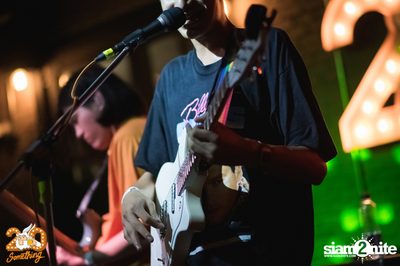 Phum Viphurit at 20Something Bar — photo 55