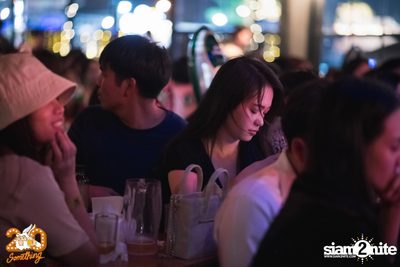 Phum Viphurit at 20Something Bar — photo 58