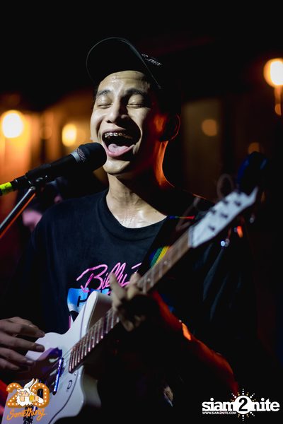 Phum Viphurit at 20Something Bar — photo 61