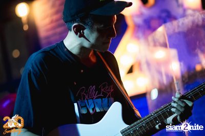 Phum Viphurit at 20Something Bar — photo 62