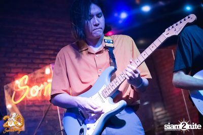 Phum Viphurit at 20Something Bar — photo 65