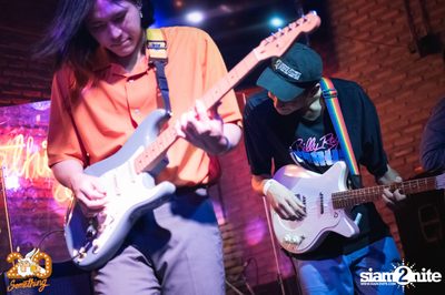Phum Viphurit at 20Something Bar — photo 68