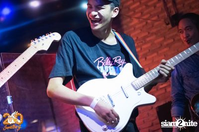 Phum Viphurit at 20Something Bar — photo 69