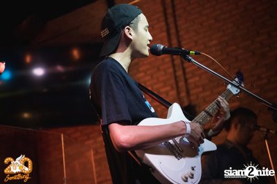 Phum Viphurit at 20Something Bar — photo 72