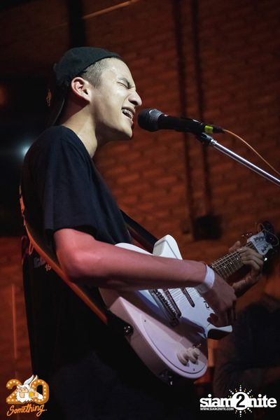 Phum Viphurit at 20Something Bar — photo 74