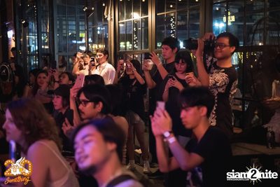 Phum Viphurit at 20Something Bar — photo 76