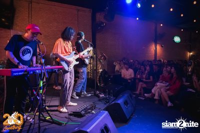 Phum Viphurit at 20Something Bar — photo 77