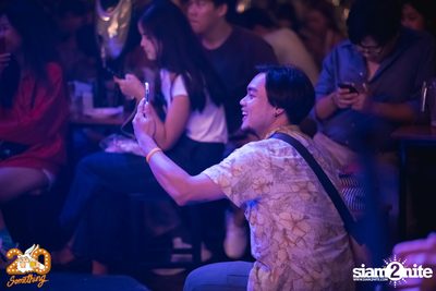 Phum Viphurit at 20Something Bar — photo 82
