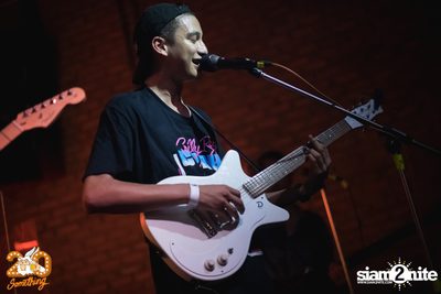 Phum Viphurit at 20Something Bar — photo 86