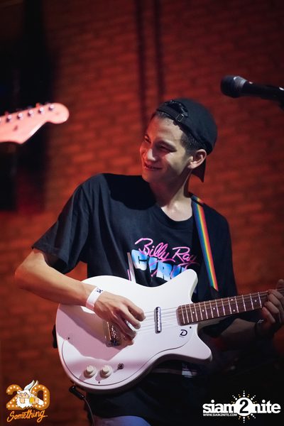 Phum Viphurit at 20Something Bar — photo 87