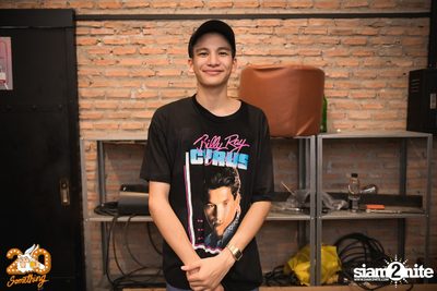 Phum Viphurit at 20Something Bar — photo 88