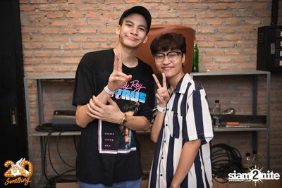 Phum Viphurit at 20Something Bar — photo 117