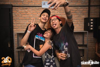 Phum Viphurit at 20Something Bar — photo 134
