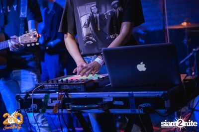 Whal & Dolph x Moving and Cut at 20Something Bar — photo 17