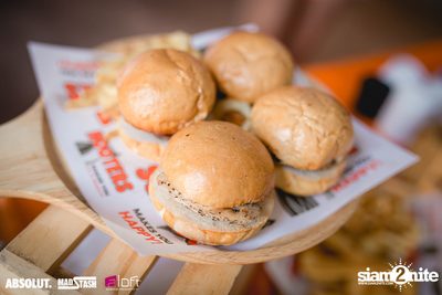 Splash Pool Party x Hooters at Aloft Bangkok — photo 16
