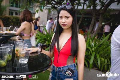 Splash Pool Party x Hooters at Aloft Bangkok — photo 32