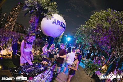 Splash Pool Party x Hooters at Aloft Bangkok — photo 121