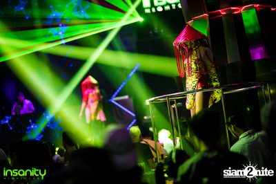 DJ Chen [Asian Invasion] ที่ อินเซนิตี้ ไนท์คลับ — photo 9