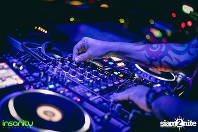 ANG ที่ Insanity Nightclub — photo 9