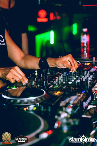 Jägermeister นำเสนอ Nakadia ที่ มุสตาช บาร์ — photo 40