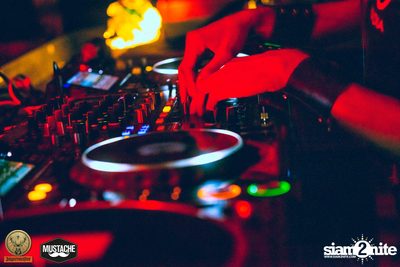 Jägermeister นำเสนอ Nakadia ที่ มุสตาช บาร์ — photo 58