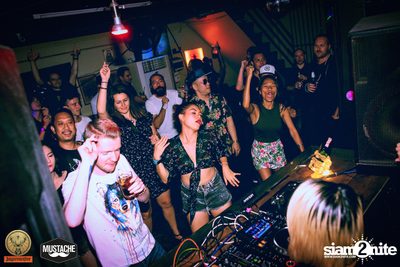 Jägermeister นำเสนอ Nakadia ที่ มุสตาช บาร์ — photo 70