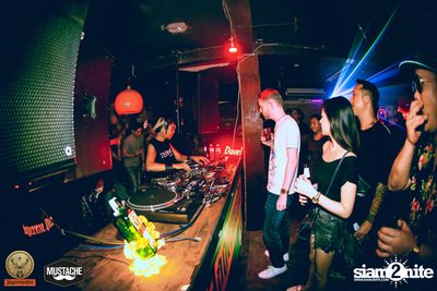 Jägermeister นำเสนอ Nakadia ที่ มุสตาช บาร์ — photo 72