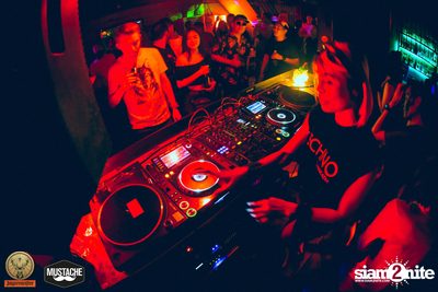 Jägermeister นำเสนอ Nakadia ที่ มุสตาช บาร์ — photo 74