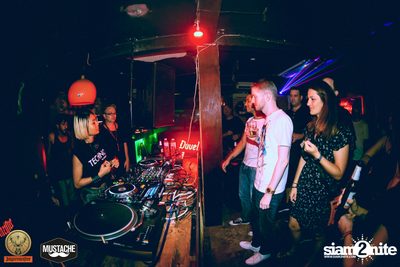 Jägermeister นำเสนอ Nakadia ที่ มุสตาช บาร์ — photo 81