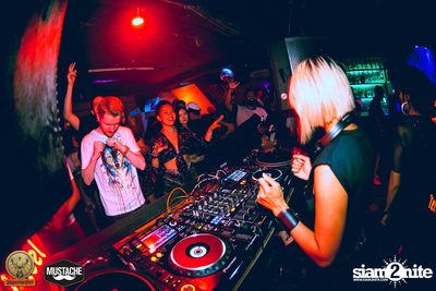 Jägermeister นำเสนอ Nakadia ที่ มุสตาช บาร์ — photo 84