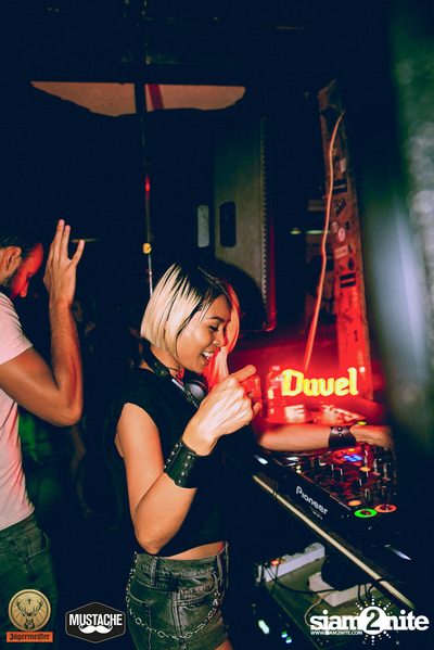 Jägermeister นำเสนอ Nakadia ที่ มุสตาช บาร์ — photo 92