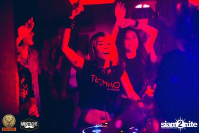 Jägermeister นำเสนอ Nakadia ที่ มุสตาช บาร์ — photo 117