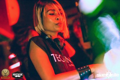 Jägermeister นำเสนอ Nakadia ที่ มุสตาช บาร์ — photo 124