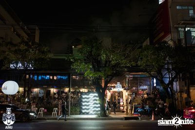 The TOYS at AINU Bar — photo 1