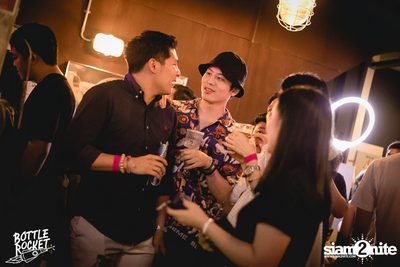 Ink Waruntorn ที่ บ็อทเทิลร็อคเก็ต คราฟท์เบียร์บาร์ — photo 48