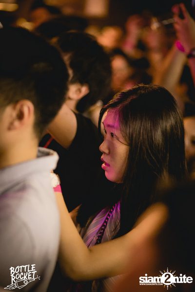 Ink Waruntorn ที่ บ็อทเทิลร็อคเก็ต คราฟท์เบียร์บาร์ — photo 116