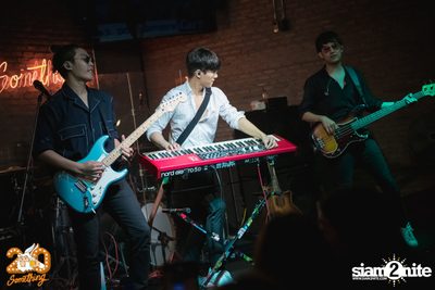 Mean at 20Something Bar — photo 24