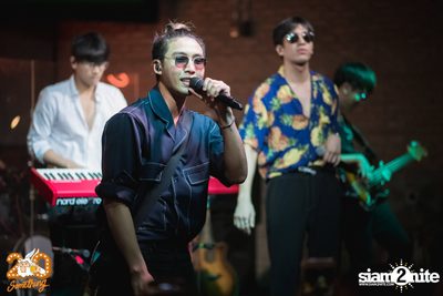 Mean at 20Something Bar — photo 29